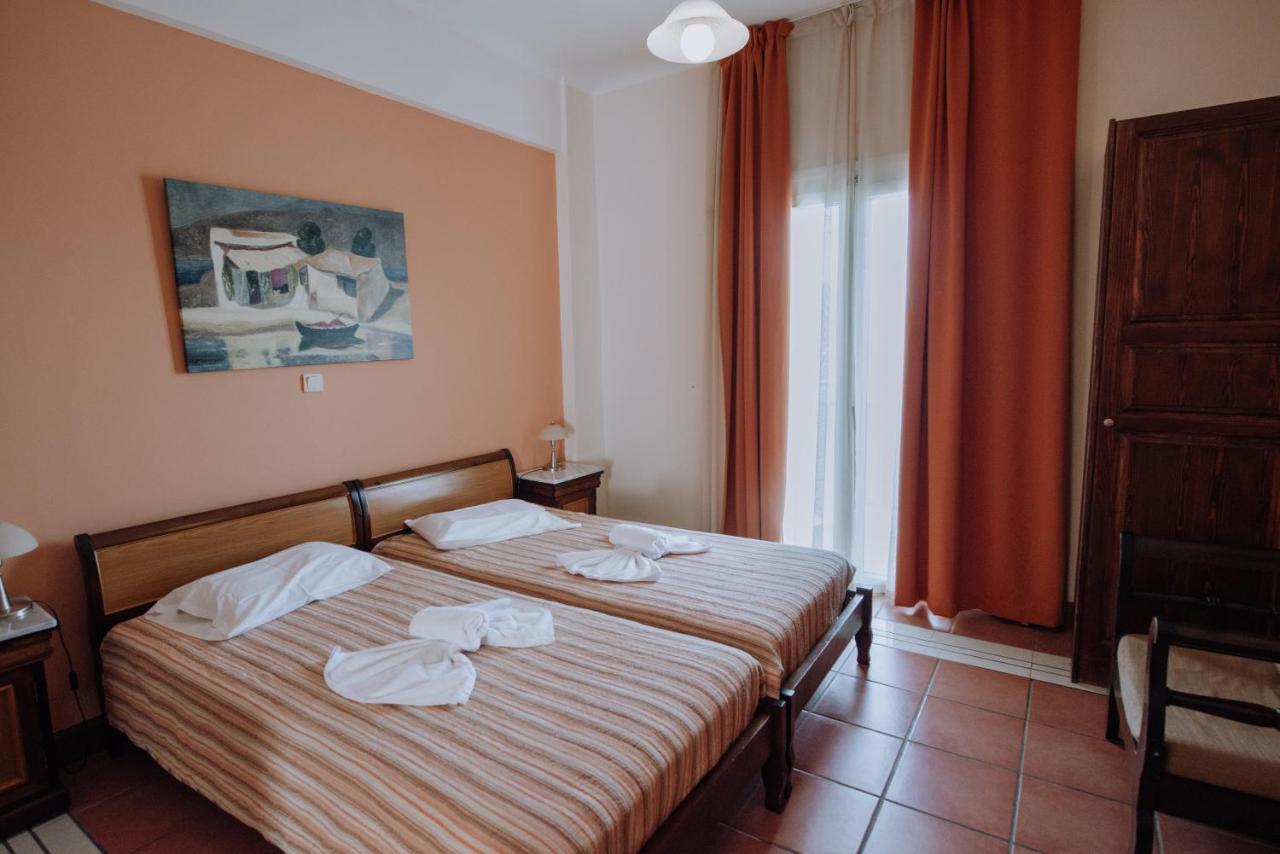 ホテル Golden View Poros Town エクステリア 写真